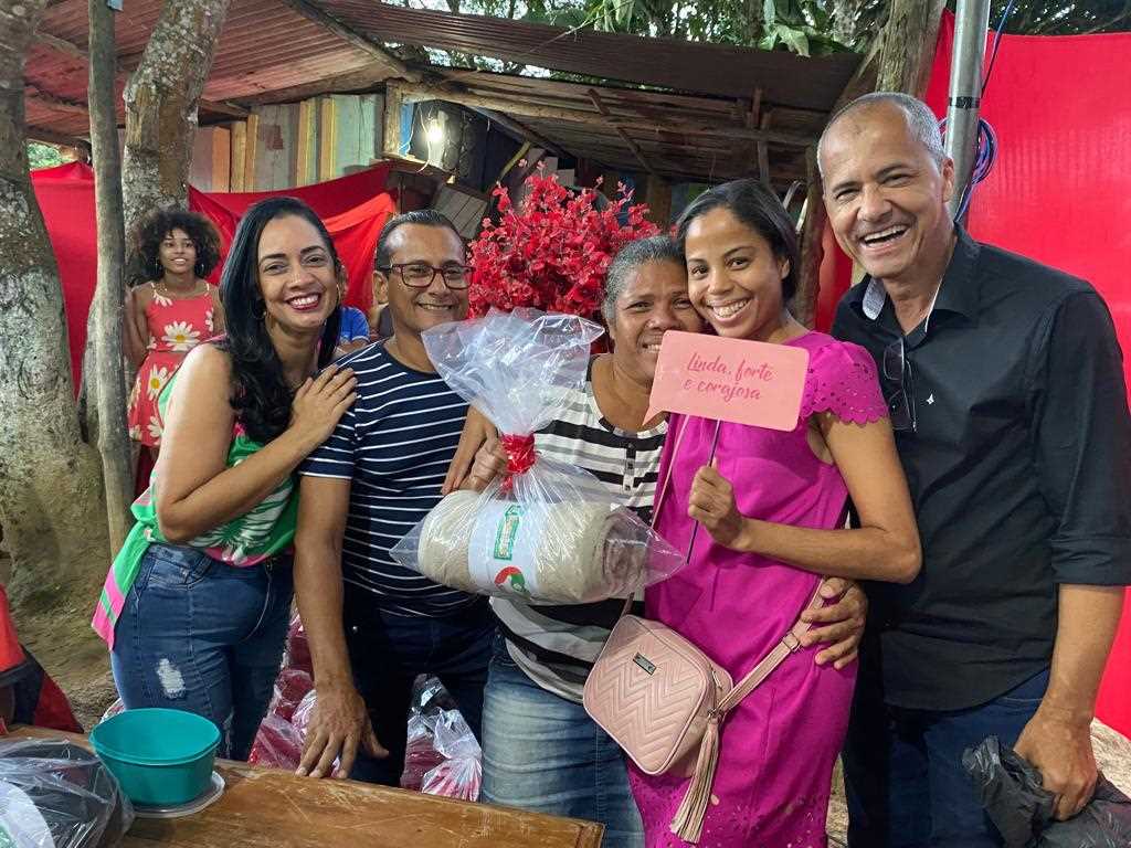 Camacã: Prefeitura homenageia as Mães da Portelinha I através do Projeto Brechó Solidário.
